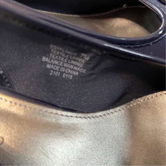 navy blue thick heel shoe - Picture 3 of 4